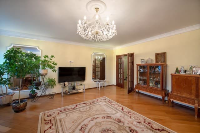 5+ комн., 209.0 м², 5 эт.